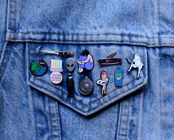 How-to-make-enamel-pins-small-pin-size-mockup